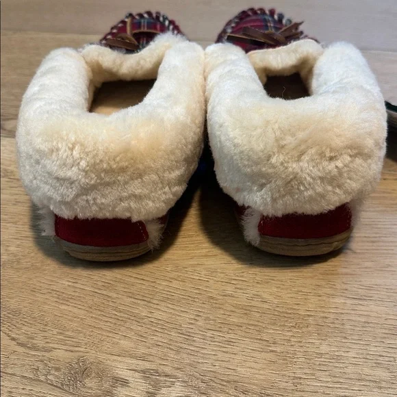 L.L. Bean Wicked Good Moccasin Slippers 9 - Picture 2 of 3